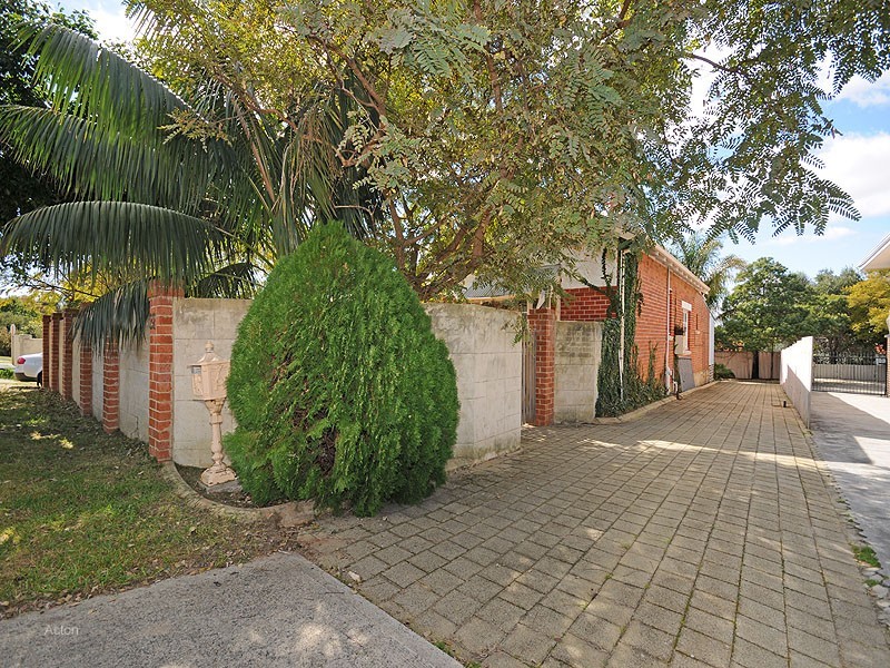 32 Carrington Street, Palmyra WA 6157