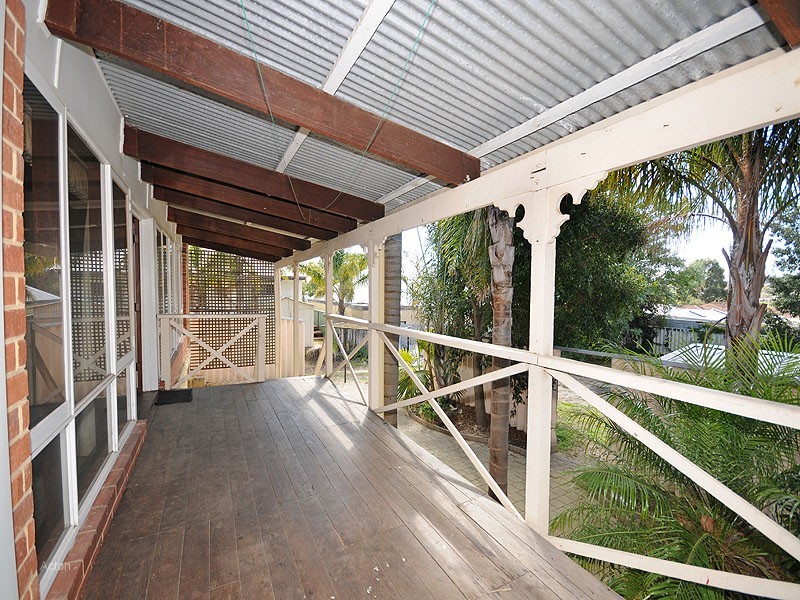 32 Carrington Street, Palmyra WA 6157