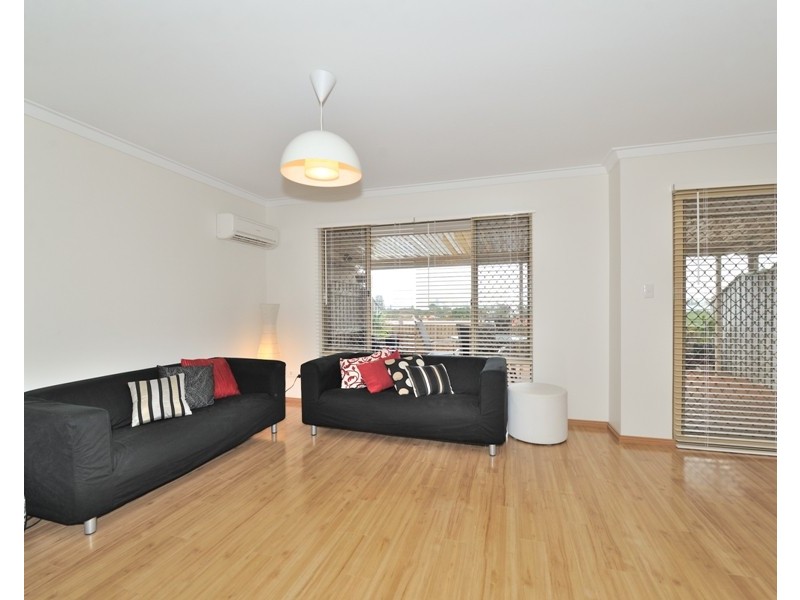 8/11 Boyd Crescent, Hamilton Hill WA 6163