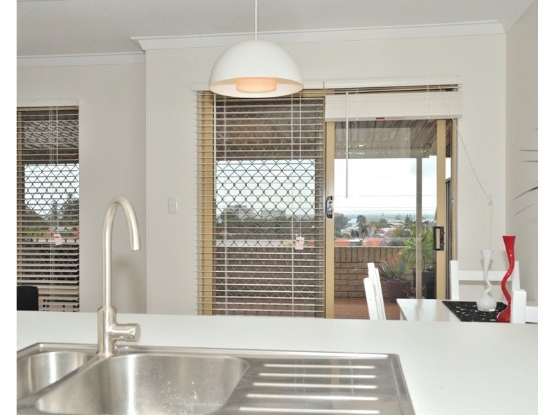 8/11 Boyd Crescent, Hamilton Hill WA 6163