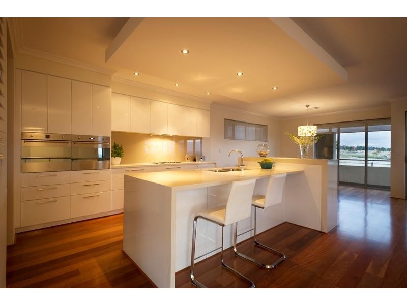 8 Draper Street, North Coogee WA 6163