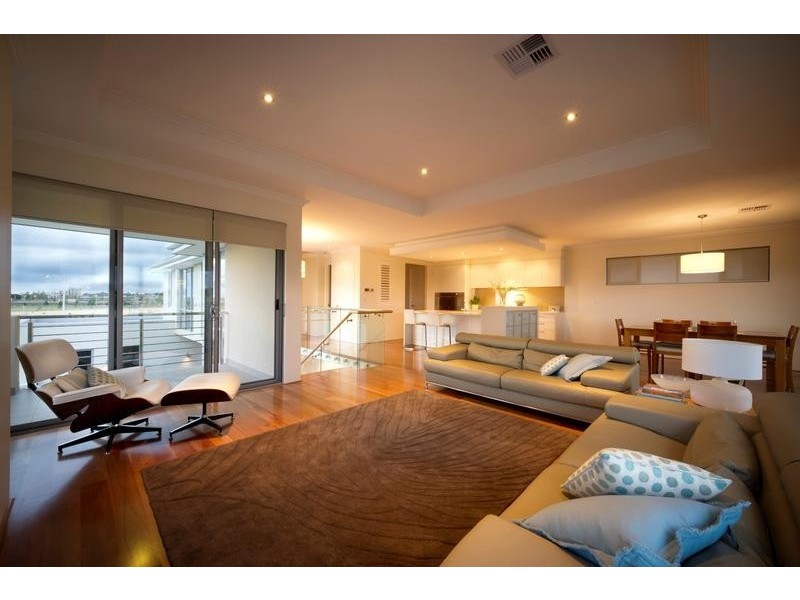 8 Draper Street, North Coogee WA 6163