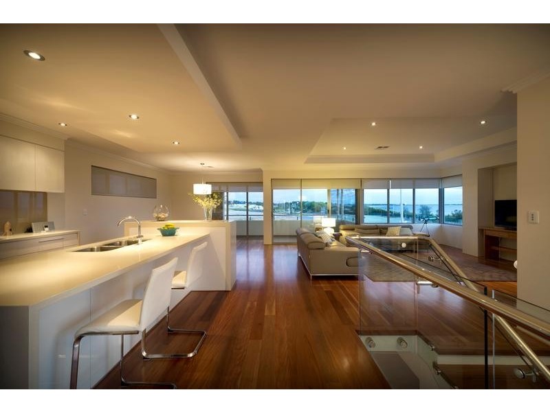 8 Draper Street, North Coogee WA 6163