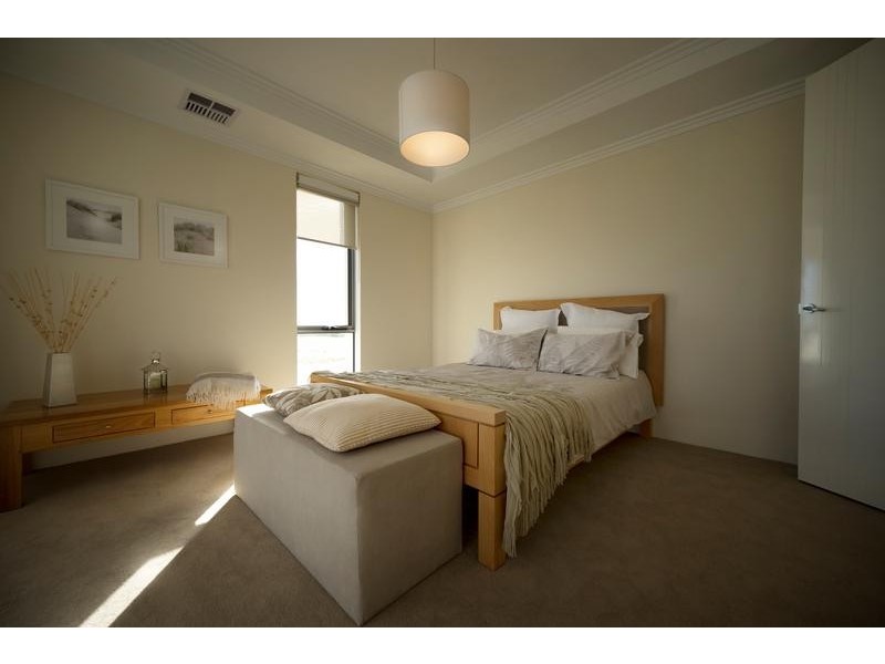 8 Draper Street, North Coogee WA 6163