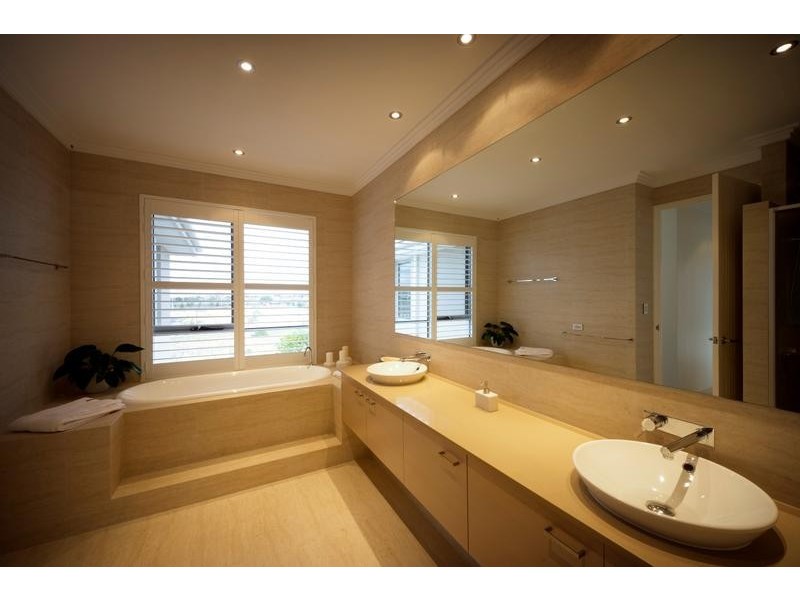 8 Draper Street, North Coogee WA 6163