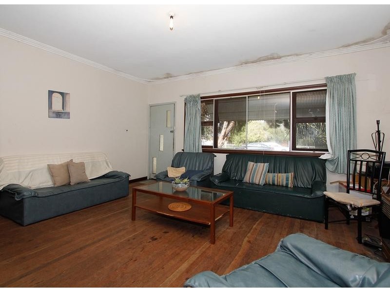 16 Central Terrace, Beckenham WA 6107