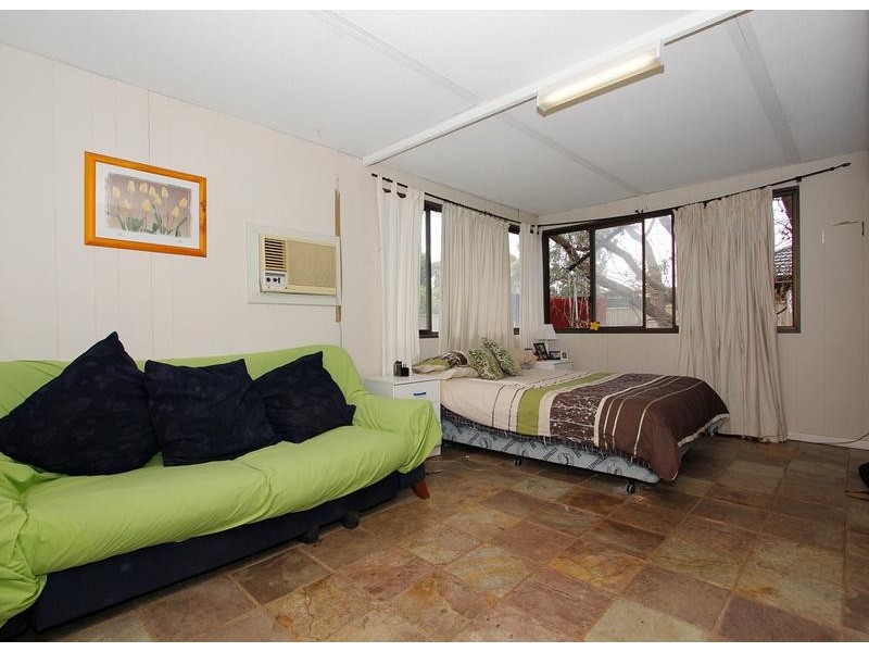16 Central Terrace, Beckenham WA 6107