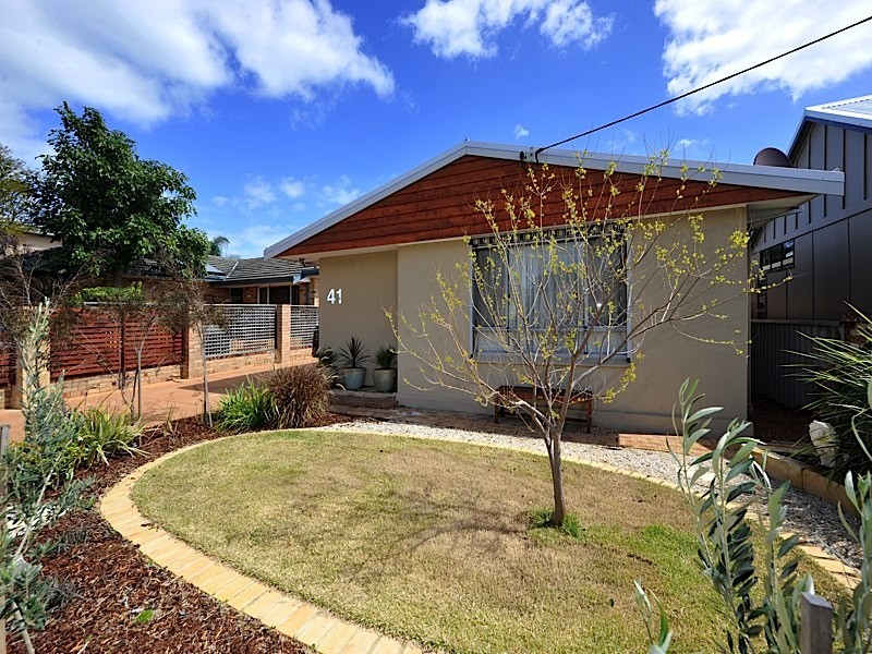 41 Central Avenue, Beaconsfield WA 6162