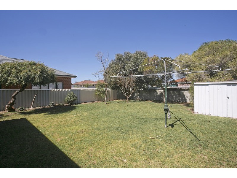 143b Clontarf Road, Hamilton Hill WA 6163