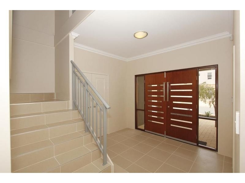 9 Arabella Loop, North Coogee WA 6163