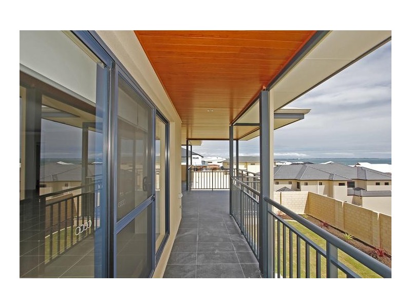 9 Arabella Loop, North Coogee WA 6163