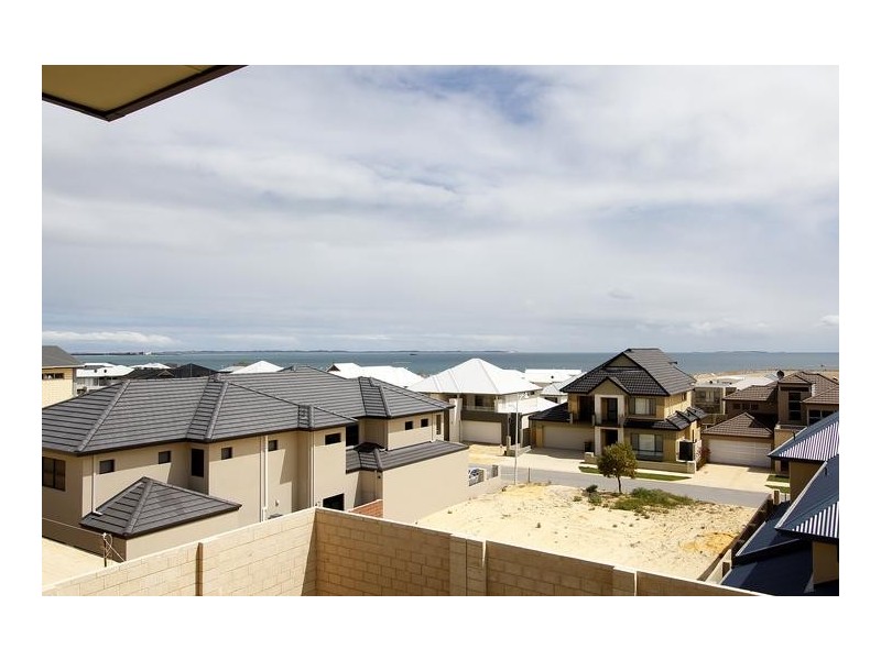 9 Arabella Loop, North Coogee WA 6163