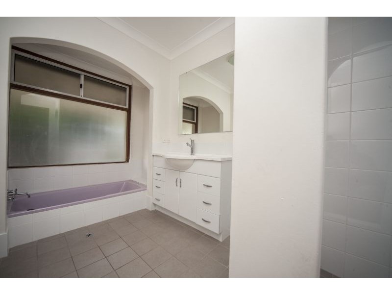 4 Grosvenor Street, Beaconsfield WA 6162