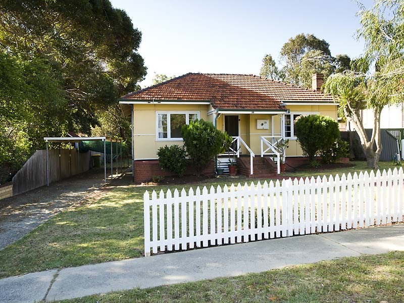 28 Oldham Crescent, Hilton WA 6163