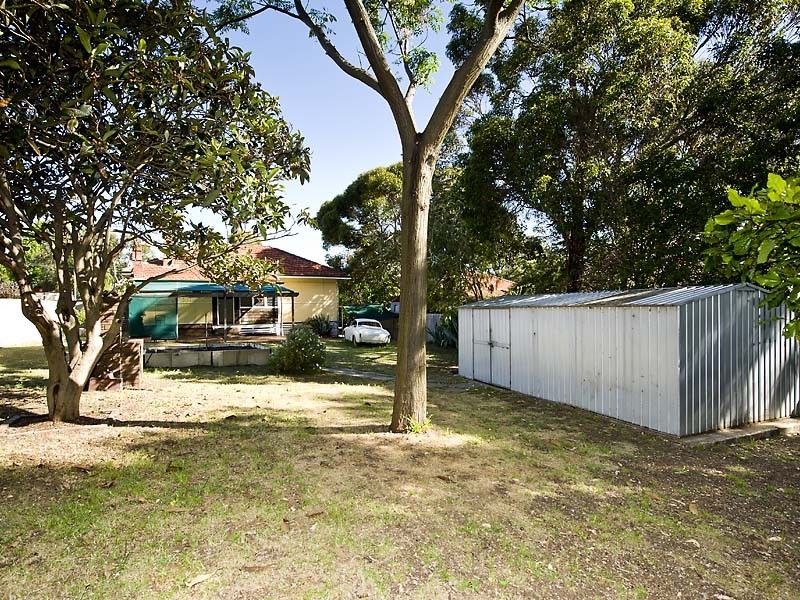 28 Oldham Crescent, Hilton WA 6163