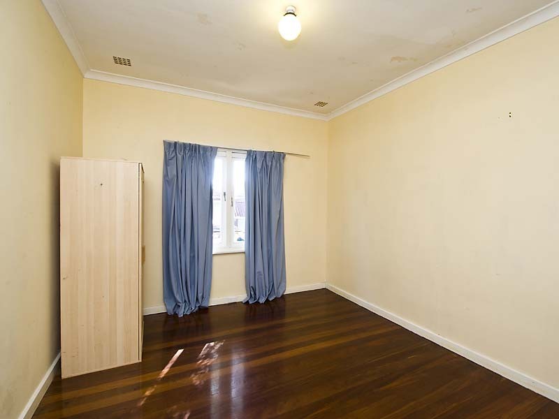 28 Oldham Crescent, Hilton WA 6163