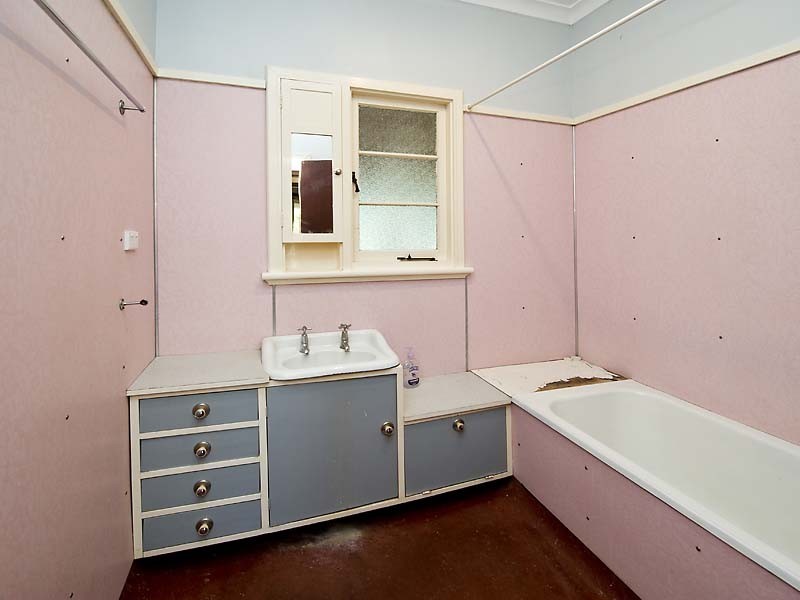 28 Oldham Crescent, Hilton WA 6163