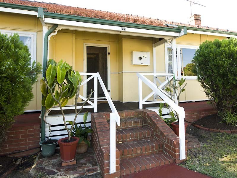 28 Oldham Crescent, Hilton WA 6163