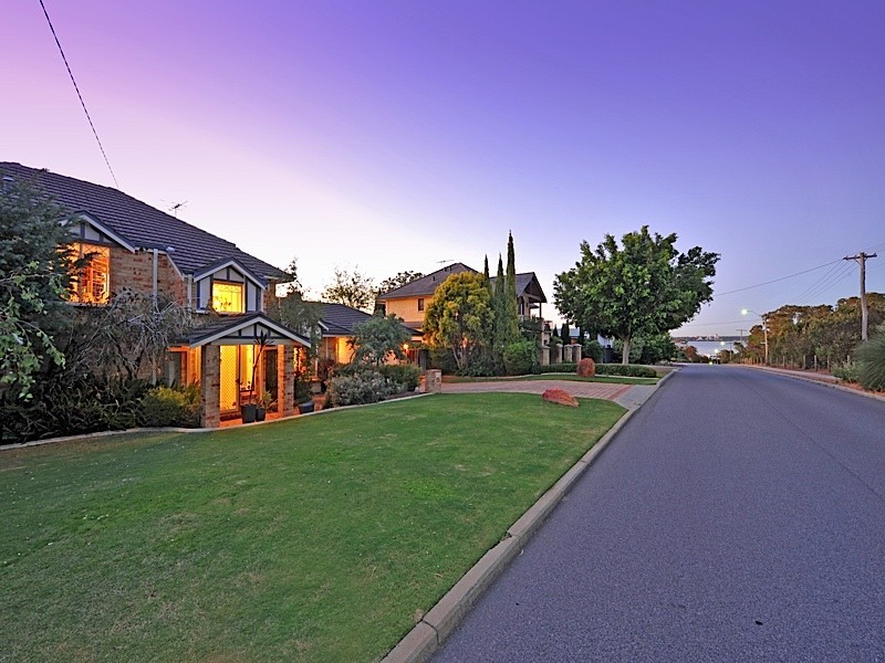 19 Barnard Street, Alfred Cove WA 6154