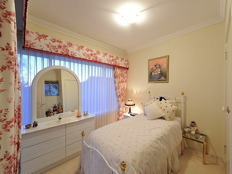 19 Barnard Street, Alfred Cove WA 6154