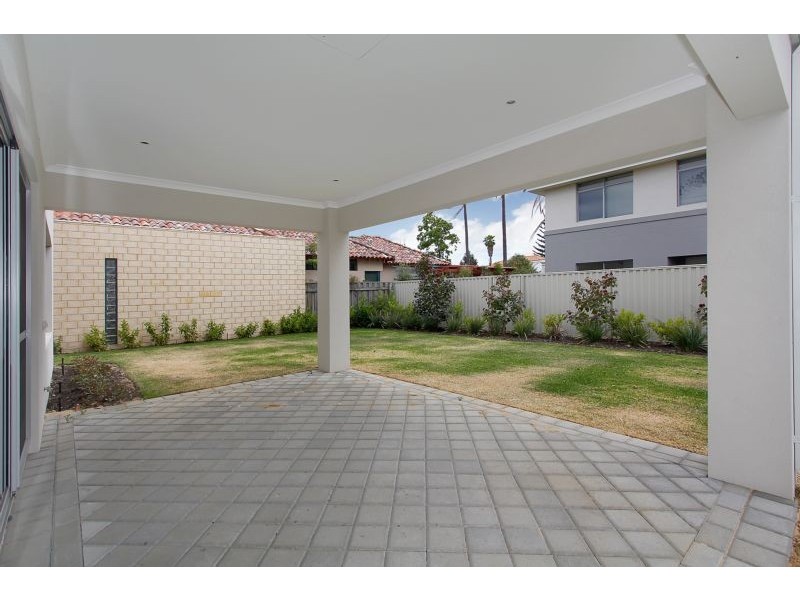 11 Daniel Street, Attadale WA 6156