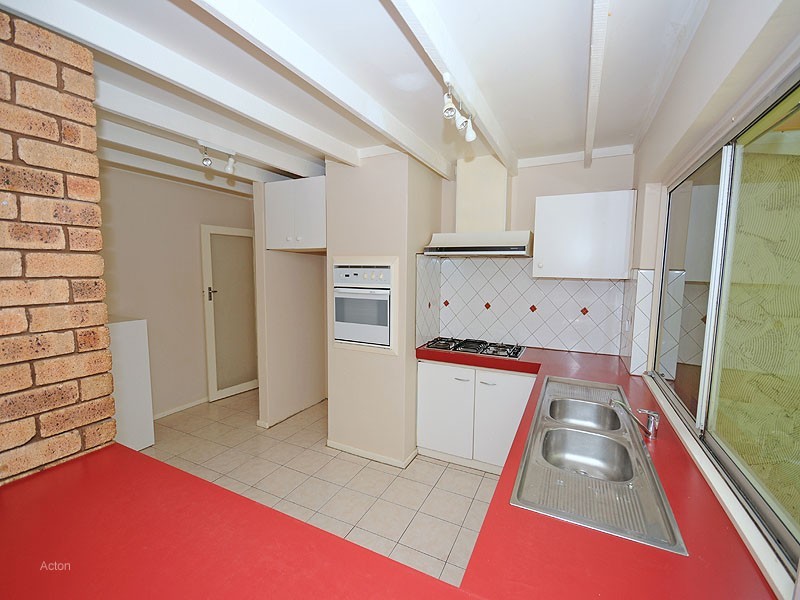 10 Harwood Street, Hilton WA 6163