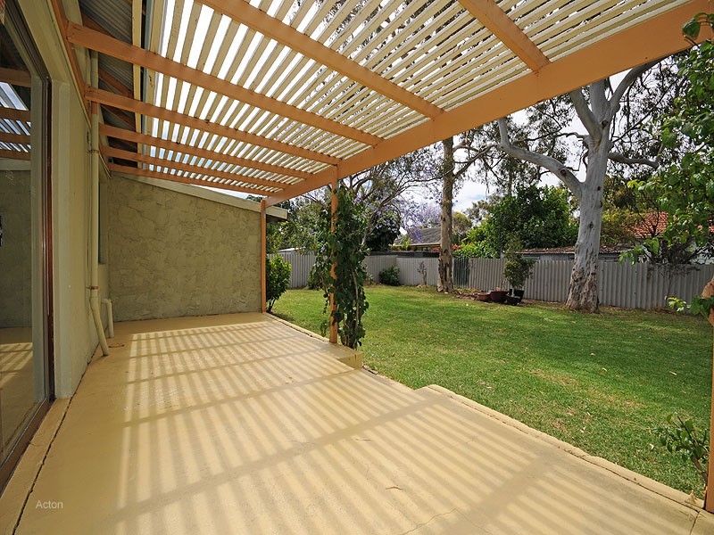 10 Harwood Street, Hilton WA 6163