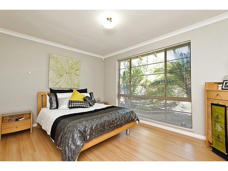 6 Rhodes Rise, Coogee WA 6166