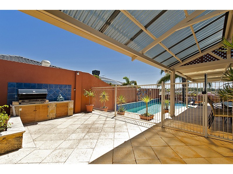 6 Rhodes Rise, Coogee WA 6166