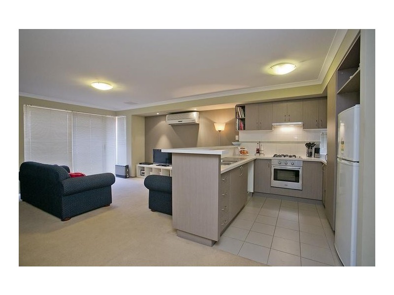 4 Goulburn Approach, Hammond Park WA 6164