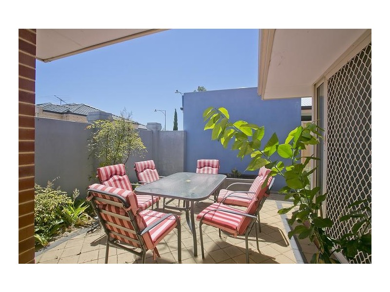4 Goulburn Approach, Hammond Park WA 6164