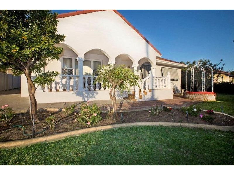 18 York Street, Beaconsfield WA 6162