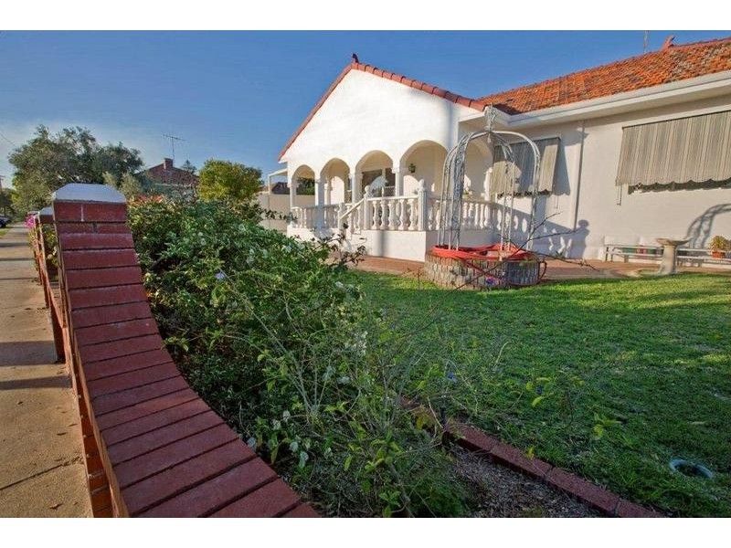 18 York Street, Beaconsfield WA 6162