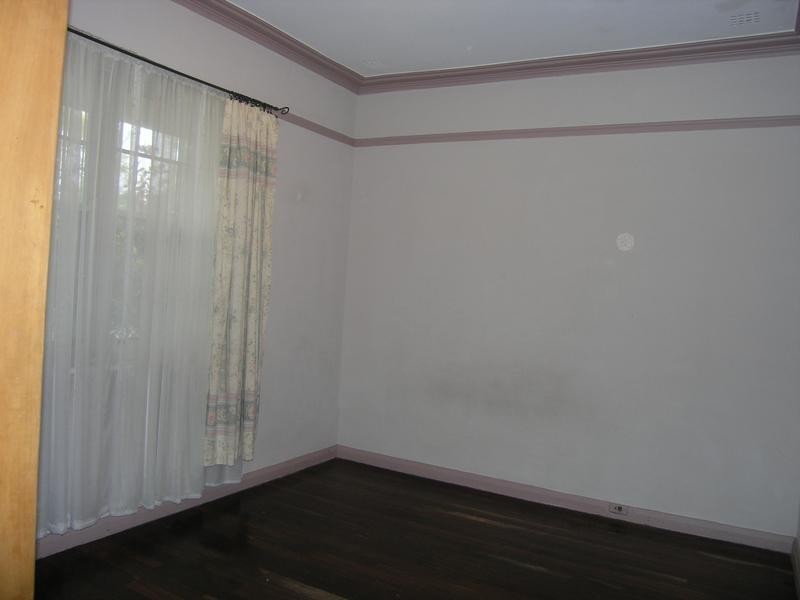 8 Parsons Road, Manning WA 6152