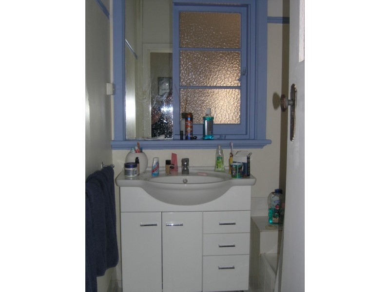 8 Parsons Road, Manning WA 6152