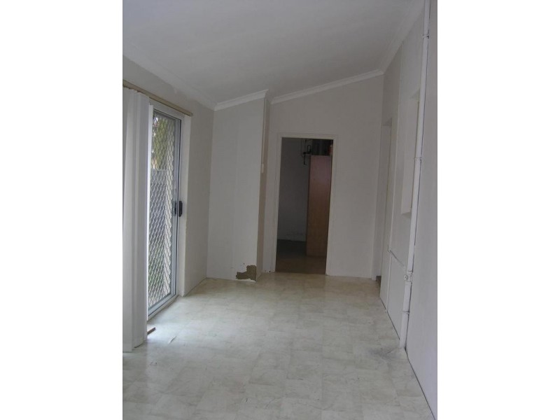 8 Parsons Road, Manning WA 6152