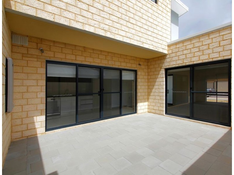 2/14 Latteri Turn, Aubin Grove WA 6164