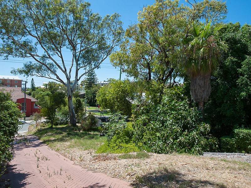 62 Thompson Road, North Fremantle WA 6159