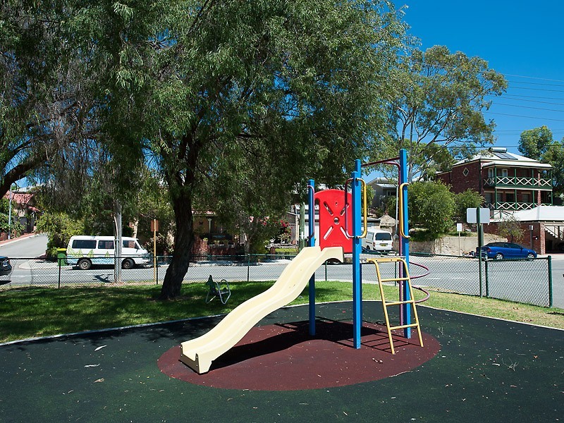 62 Thompson Road, North Fremantle WA 6159