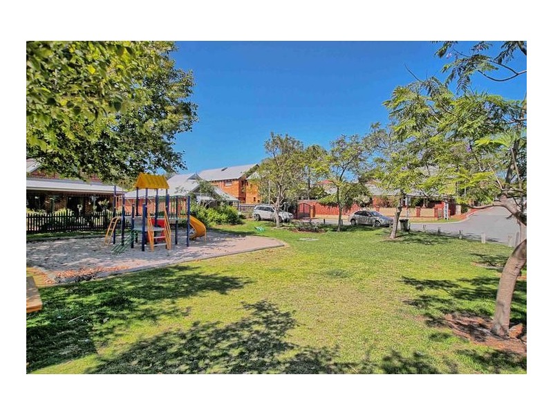 12 Dale Street, South Fremantle WA 6162