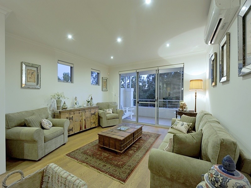 4A Knox Crescent, Melville WA 6156