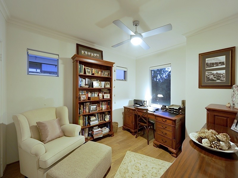 4A Knox Crescent, Melville WA 6156