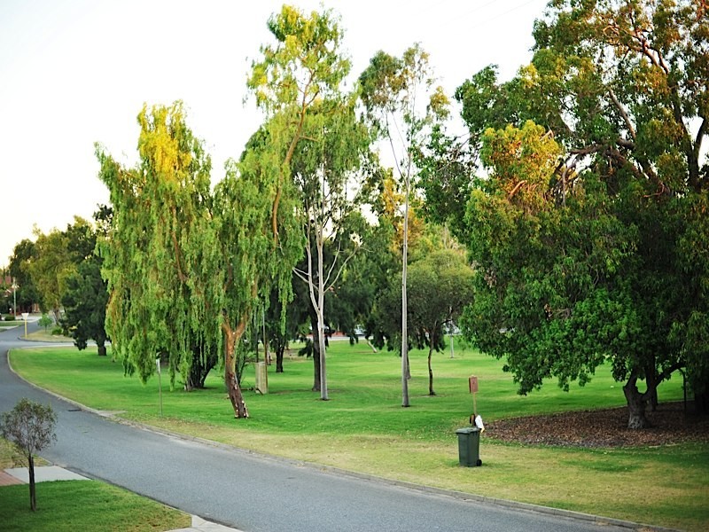 4A Knox Crescent, Melville WA 6156