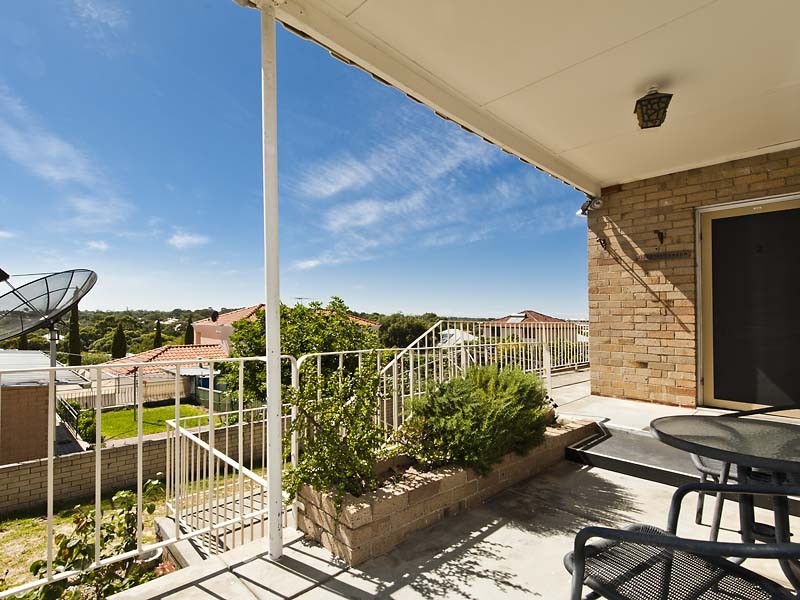2/2 Chalmers Street, Fremantle WA 6160