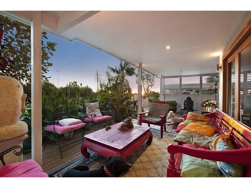 2 Lynn Street, Hilton WA 6163