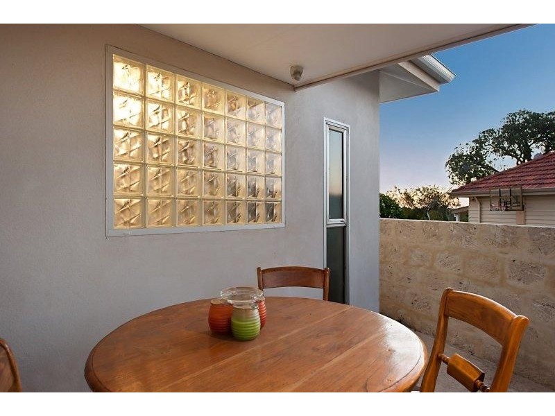 2 Lynn Street, Hilton WA 6163