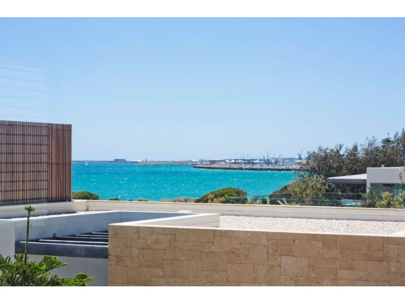 BeachHse 2/23 Ocean Drive, South Fremantle WA 6162