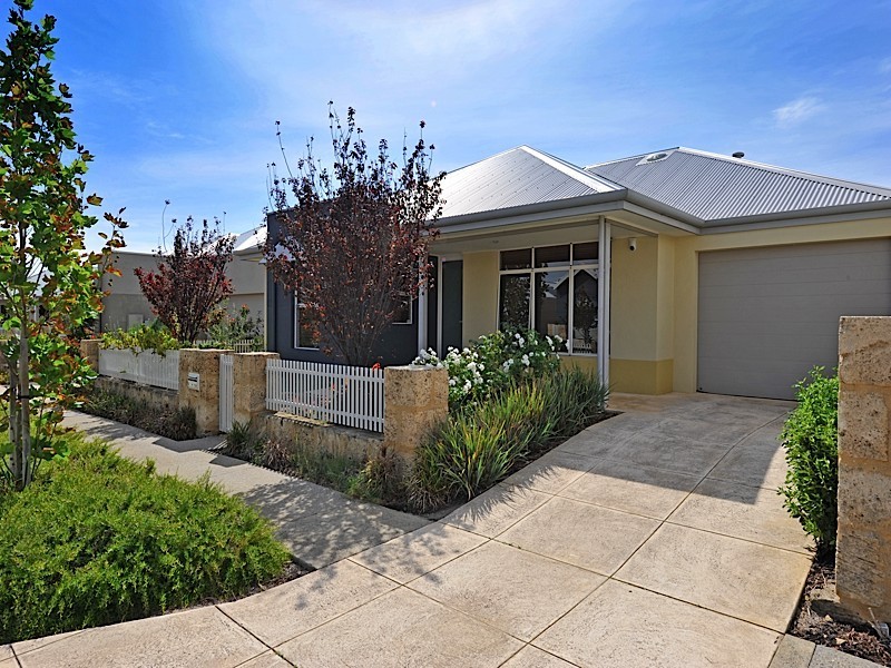 6 Angelica Way, Atwell WA 6164