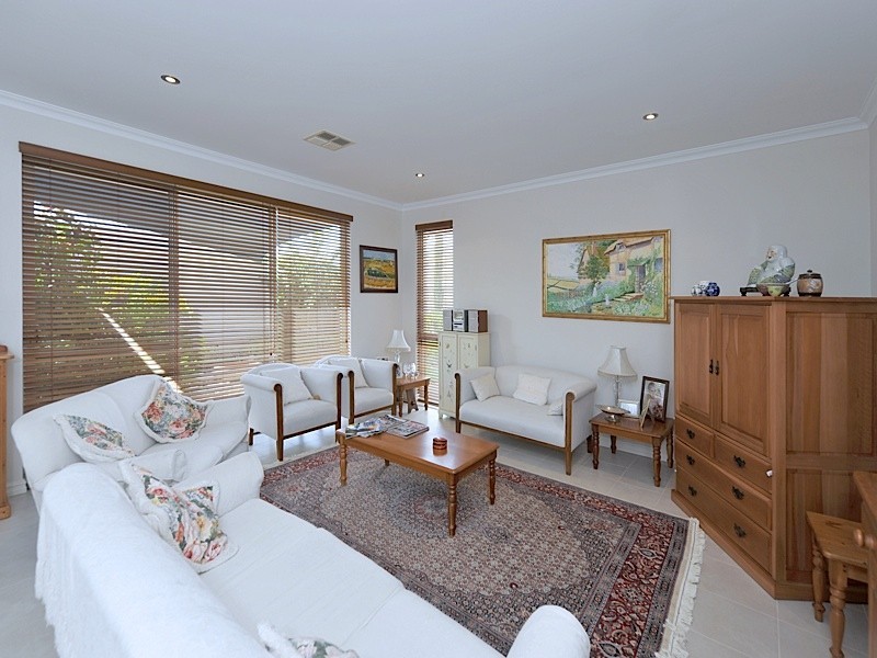 6 Angelica Way, Atwell WA 6164