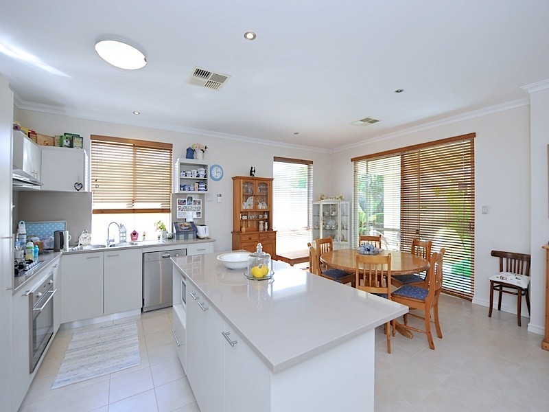 6 Angelica Way, Atwell WA 6164